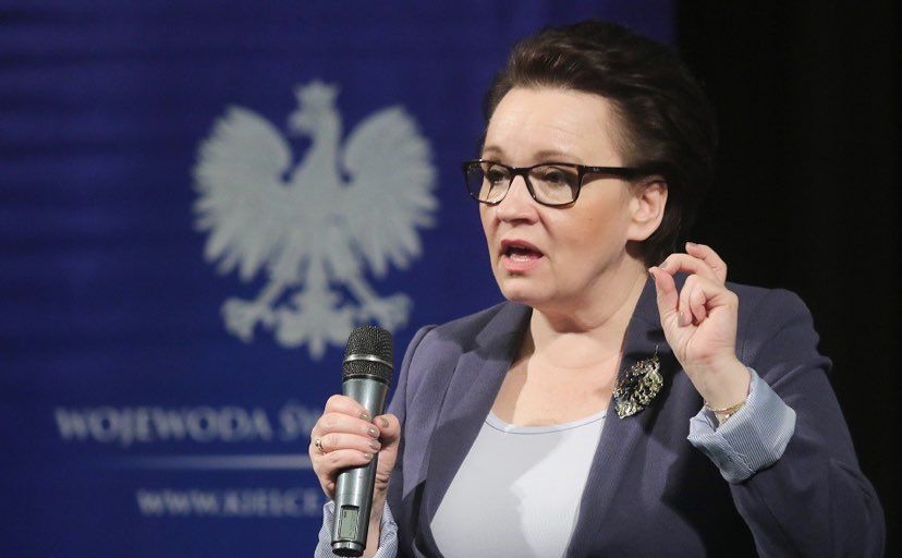 A. Zalewska: Czas upublicznić umowy na zakup szczepionek. To walka o życie Europejczyków!