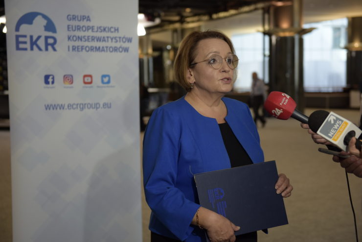 Anna Zalewska pisze do europosłów 27 państw w obronie kopalni Turów