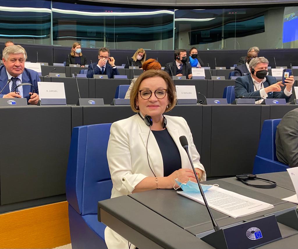 Anna Zalewska zaprezentowała grupie EKR zagrożenia dla gospodarki wynikające z  “Fit for 55”